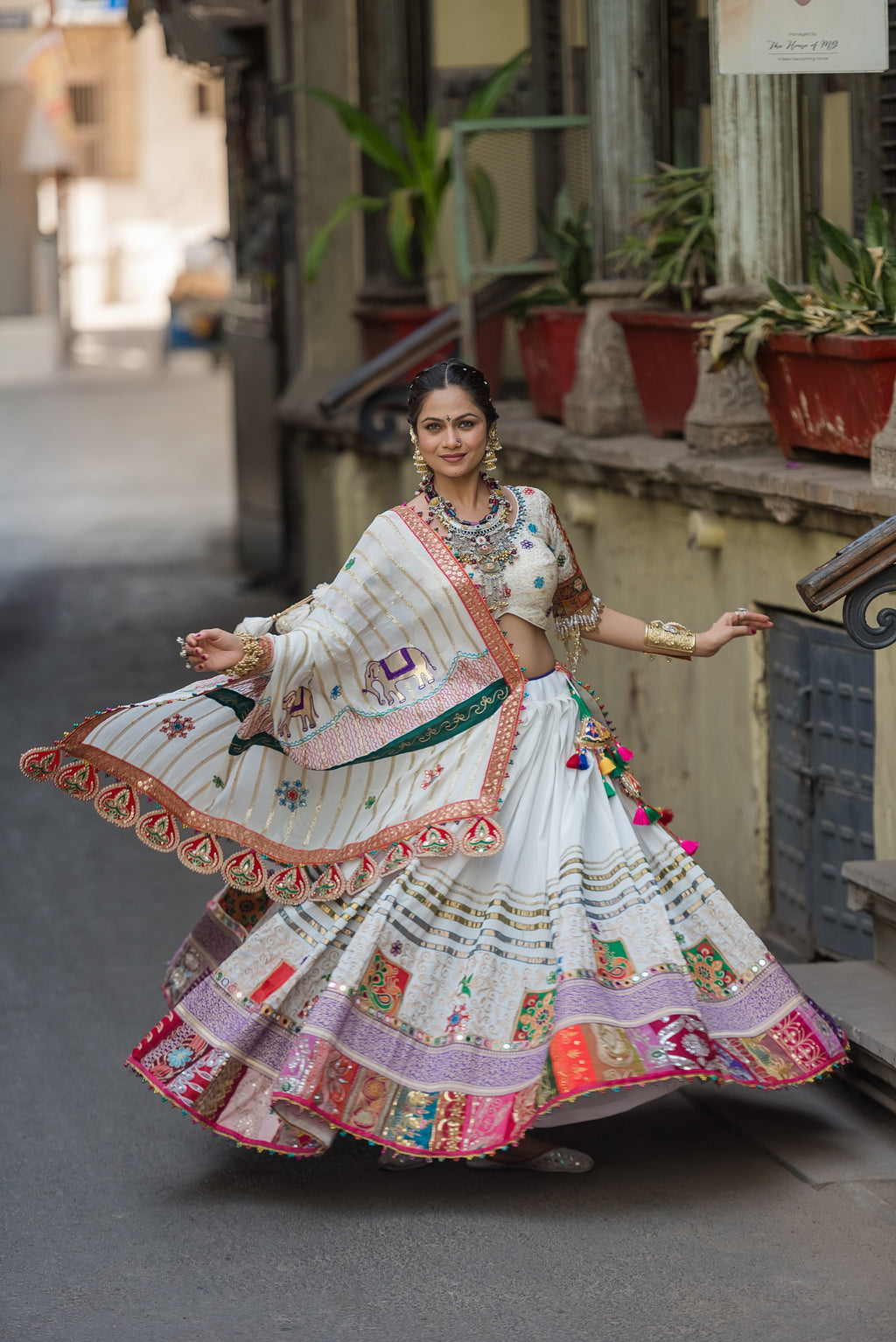 Shwet Rang Chaniya Choli Set