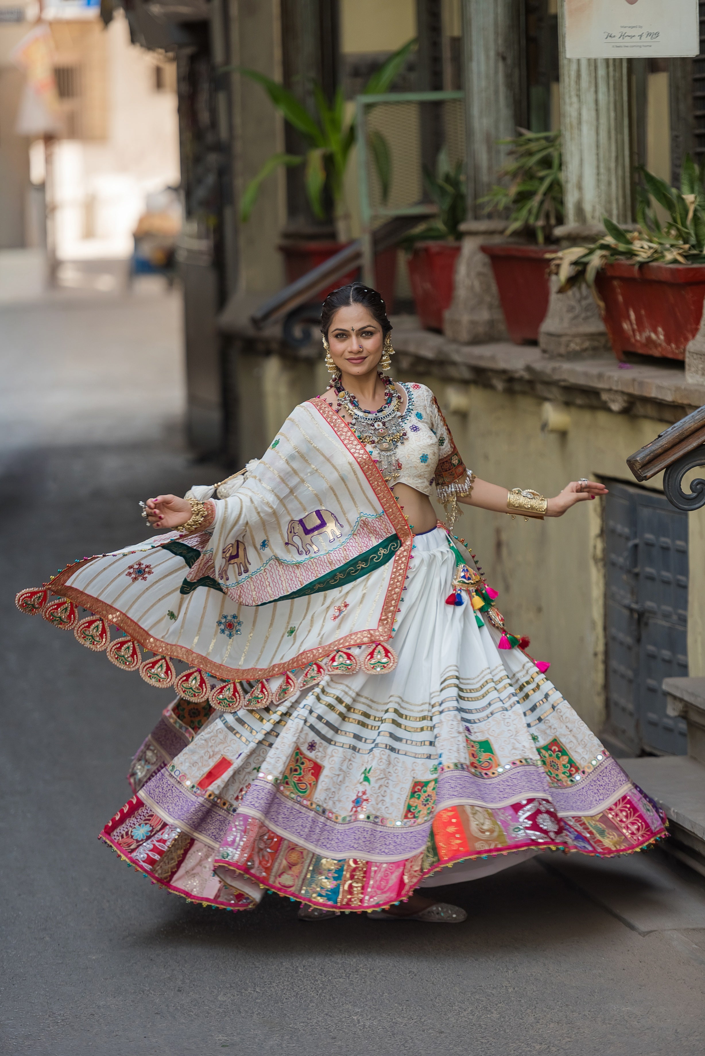 Shwet Rang Chaniya Choli Set