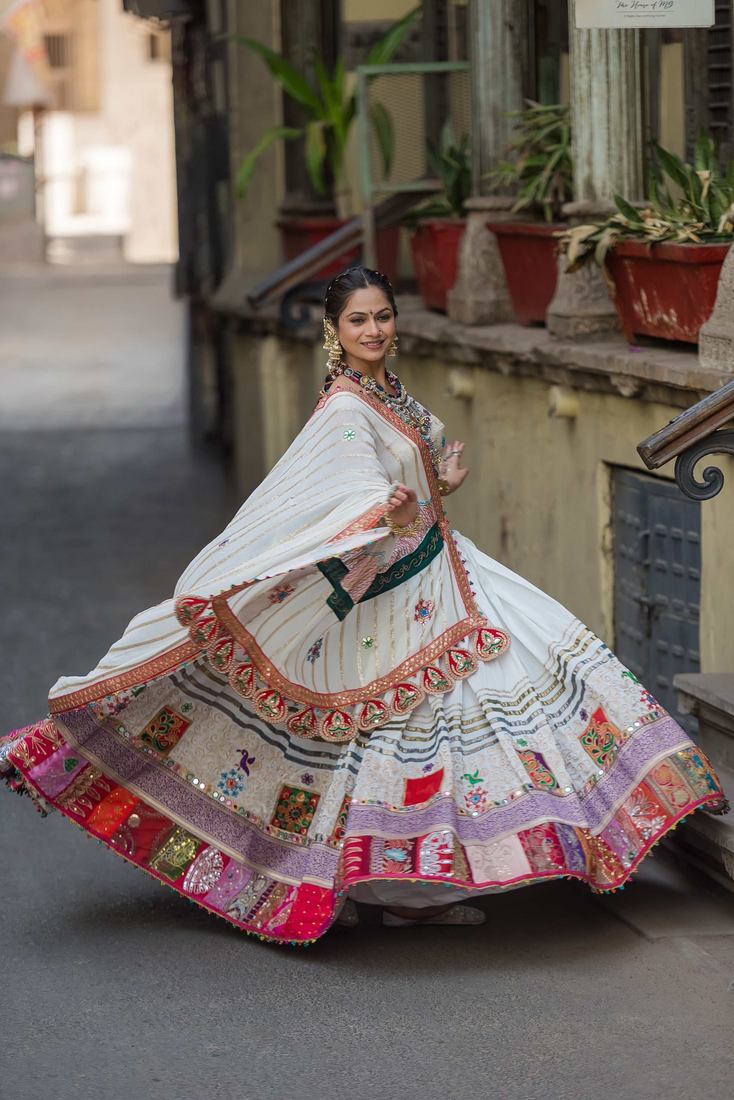 Shwet Rang Chaniya Choli Set